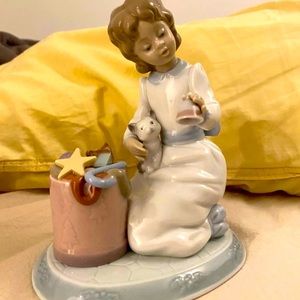 (No.5) Lladro  with box perfect condition. It is Christmas limited collection!